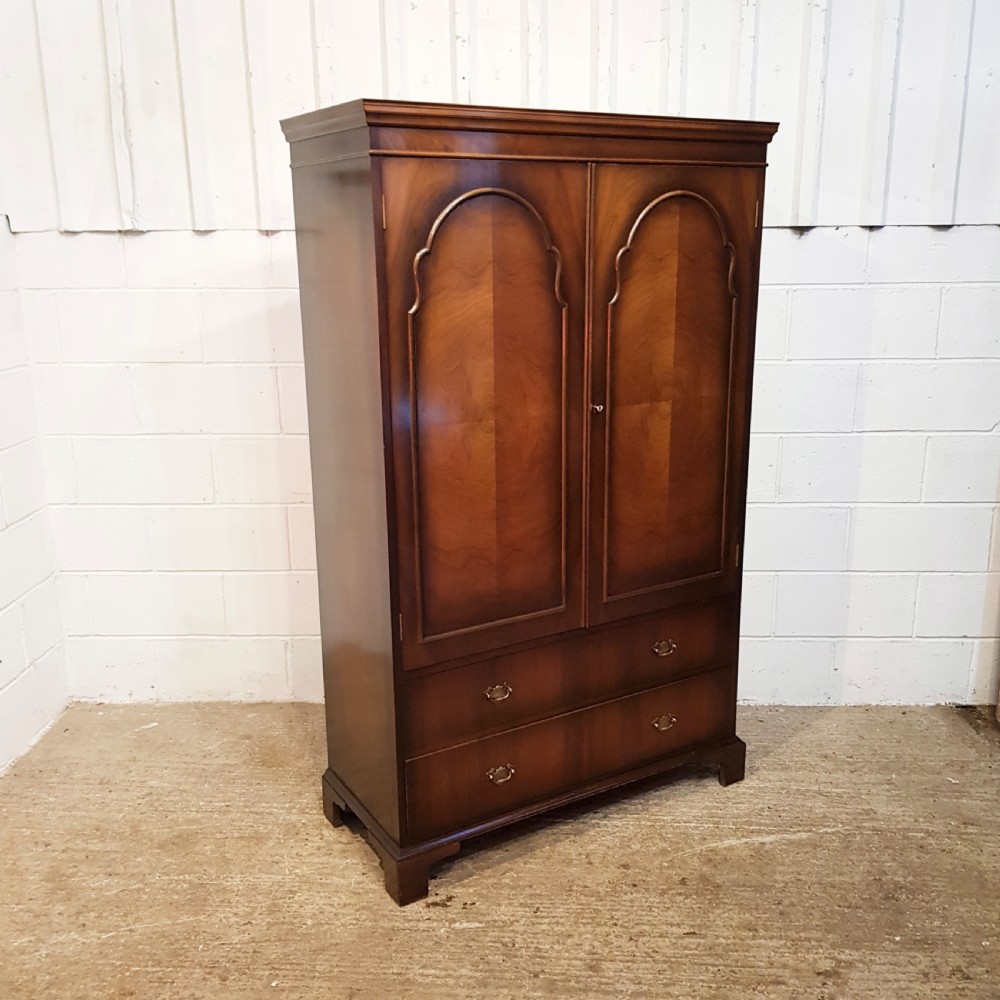 ANTIQUE WALNUY LOW FITTED COMBINATION WARDROBE C920 View VII