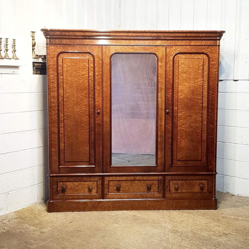 ANTIQUE VICTORIAN MAPLE TRIPLE WARDROBE C1880 View III