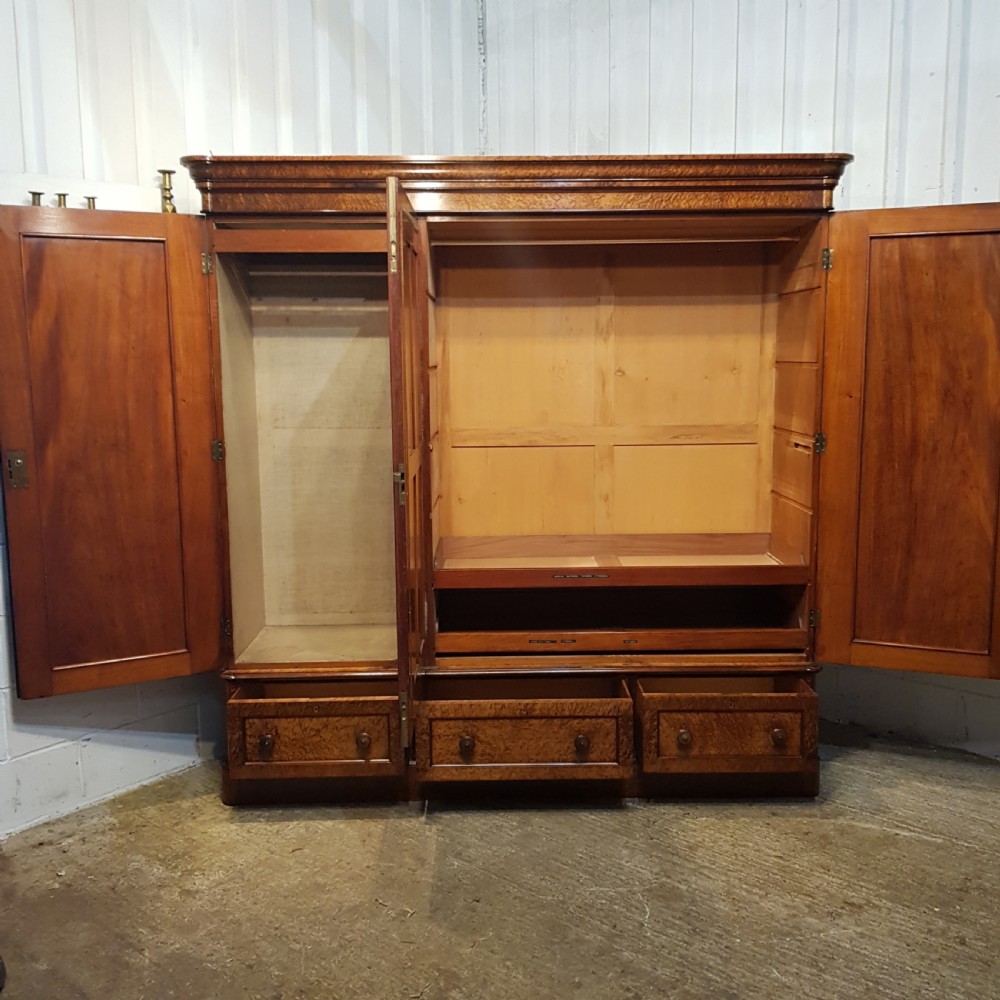 ANTIQUE VICTORIAN MAPLE TRIPLE WARDROBE C1880 View IV