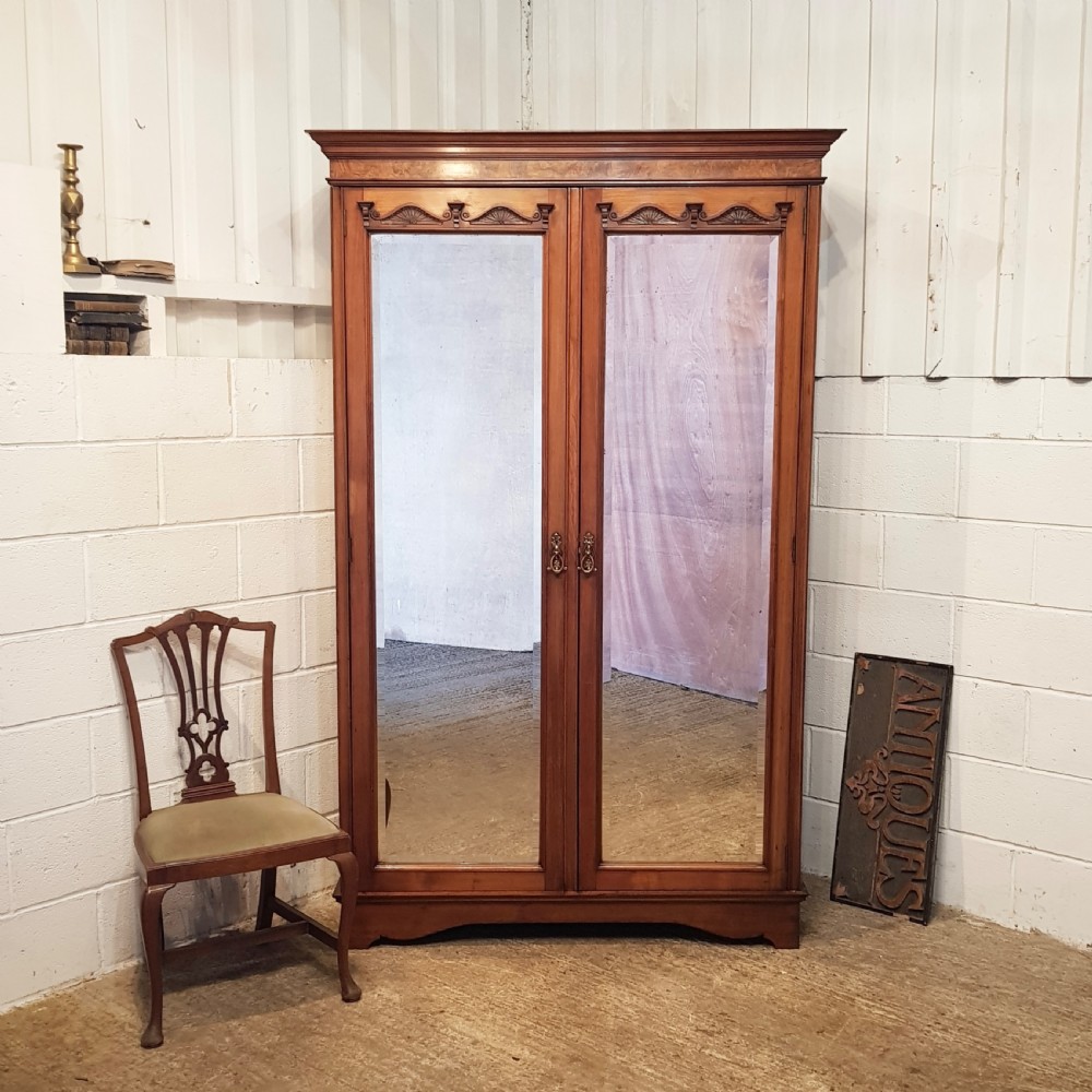 ANTIQUE VICTORIAN WALNUT DOUBKE WARDROBE C1880