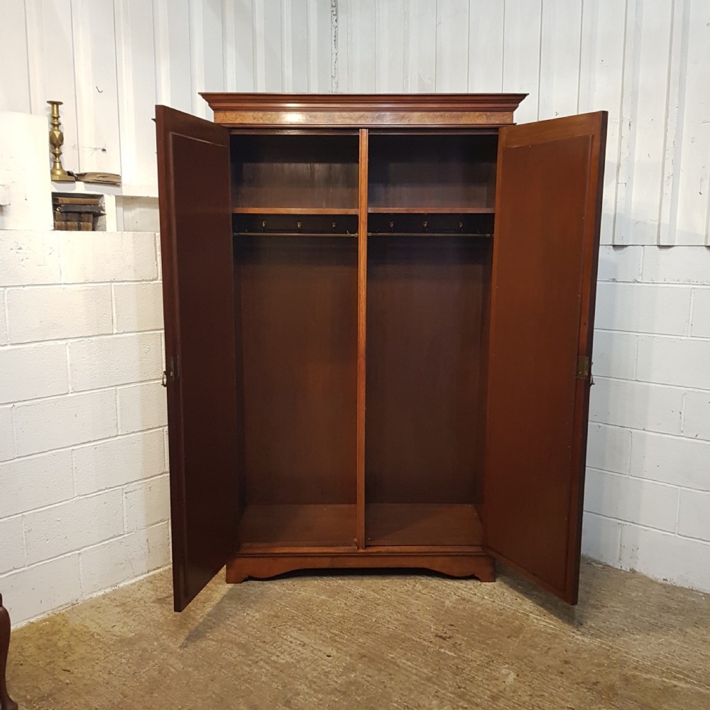 ANTIQUE VICTORIAN WALNUT DOUBKE WARDROBE C1880 View III
