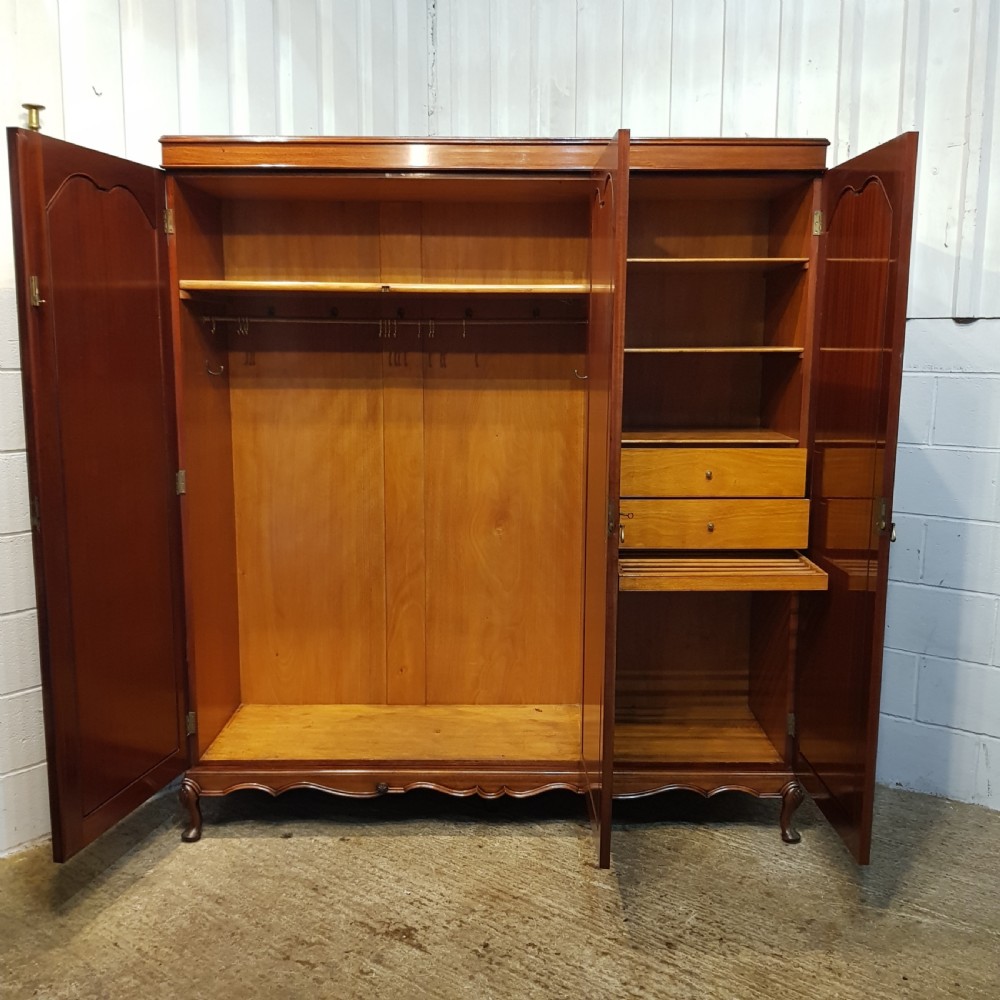 ANTIQUE EDWARDIAN. MAHOGANY TRIPLE WARDROBE C1900 View VIII