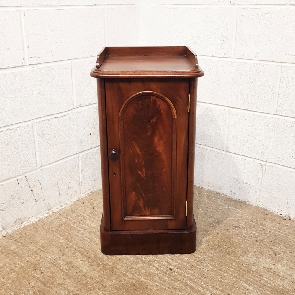 ANTIQUE VICTORIAN. AHOGANY BEDSIDE CUPBOARD C1880 View IV
