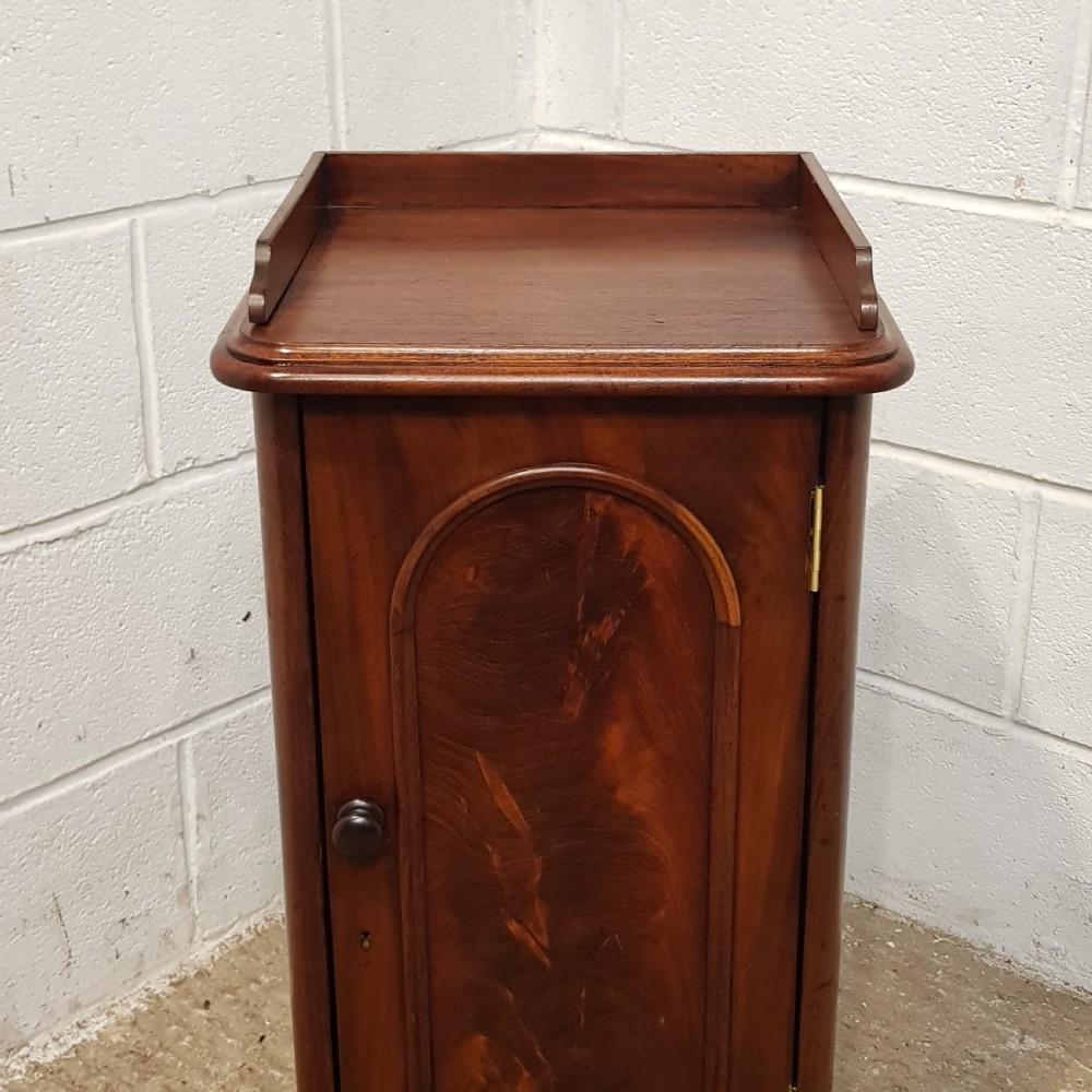 ANTIQUE VICTORIAN. AHOGANY BEDSIDE CUPBOARD C1880 View V