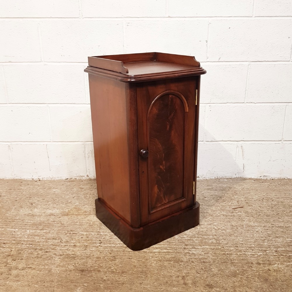 ANTIQUE VICTORIAN. AHOGANY BEDSIDE CUPBOARD C1880 View VII