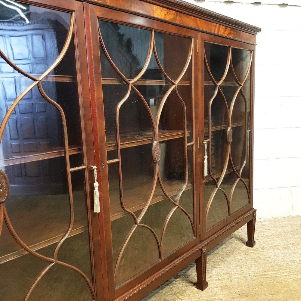 ANTIQUE EDWARDIAN CHIPPENDALE MAHOGANY ASTRAGAL GLAZED BOOKCASE C1900 View III