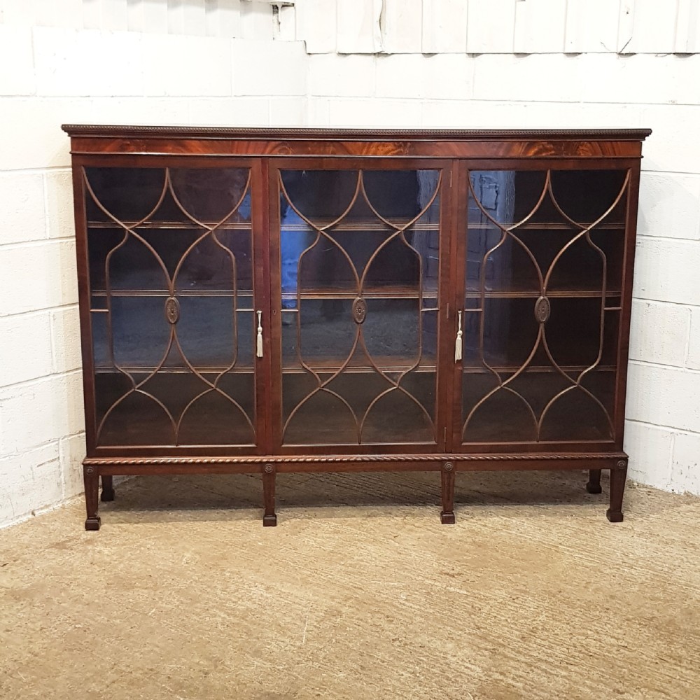 ANTIQUE EDWARDIAN CHIPPENDALE MAHOGANY ASTRAGAL GLAZED BOOKCASE C1900 View V