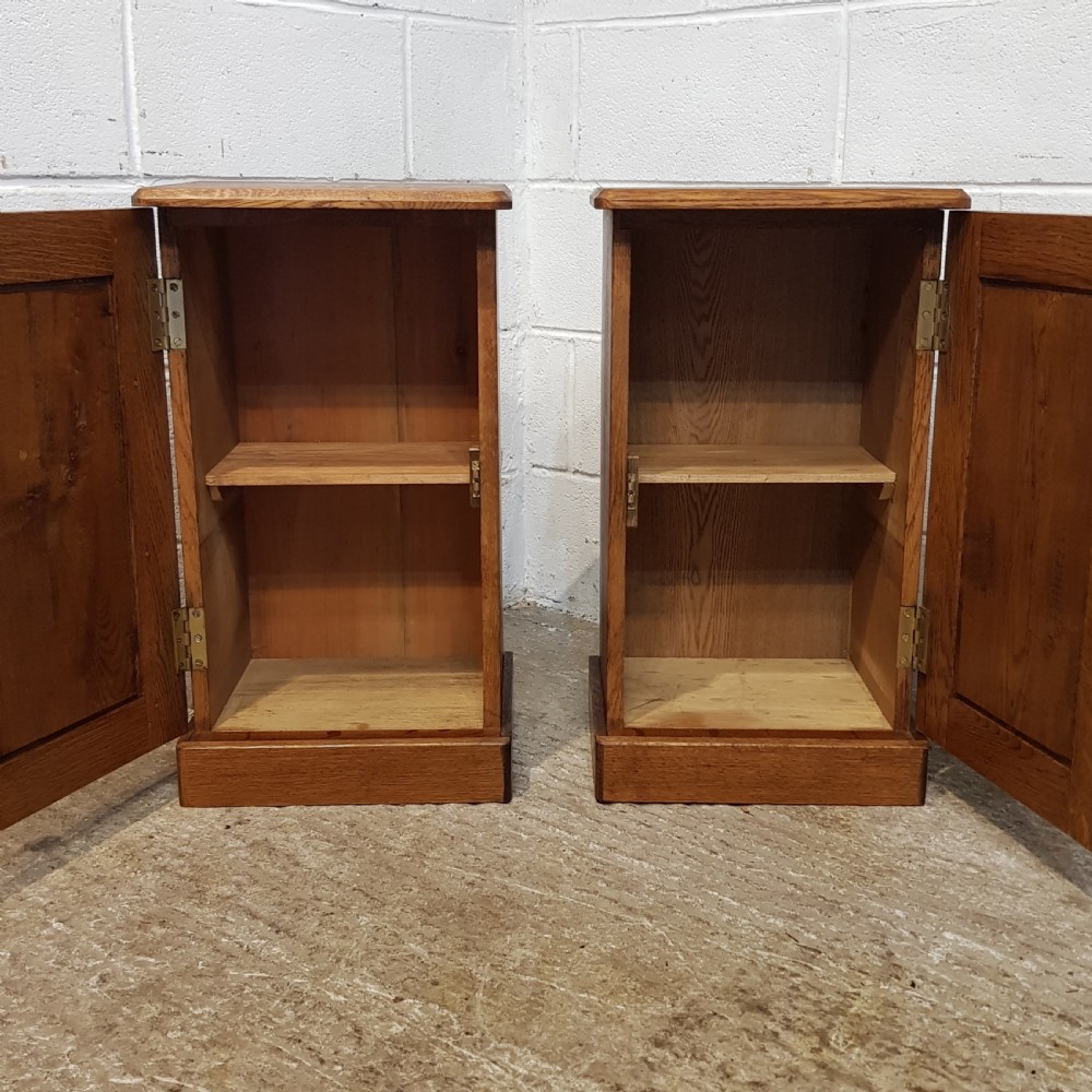 ANTIQUE PAIR ARTS & CRAFTS OAK BEDSIDE CABINETS C1900 View IV