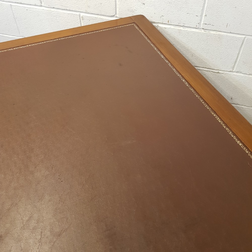 ANTIQUE LARGE MAHOGANY LEATHER TOP PEDESTAL DESK C1920 View III