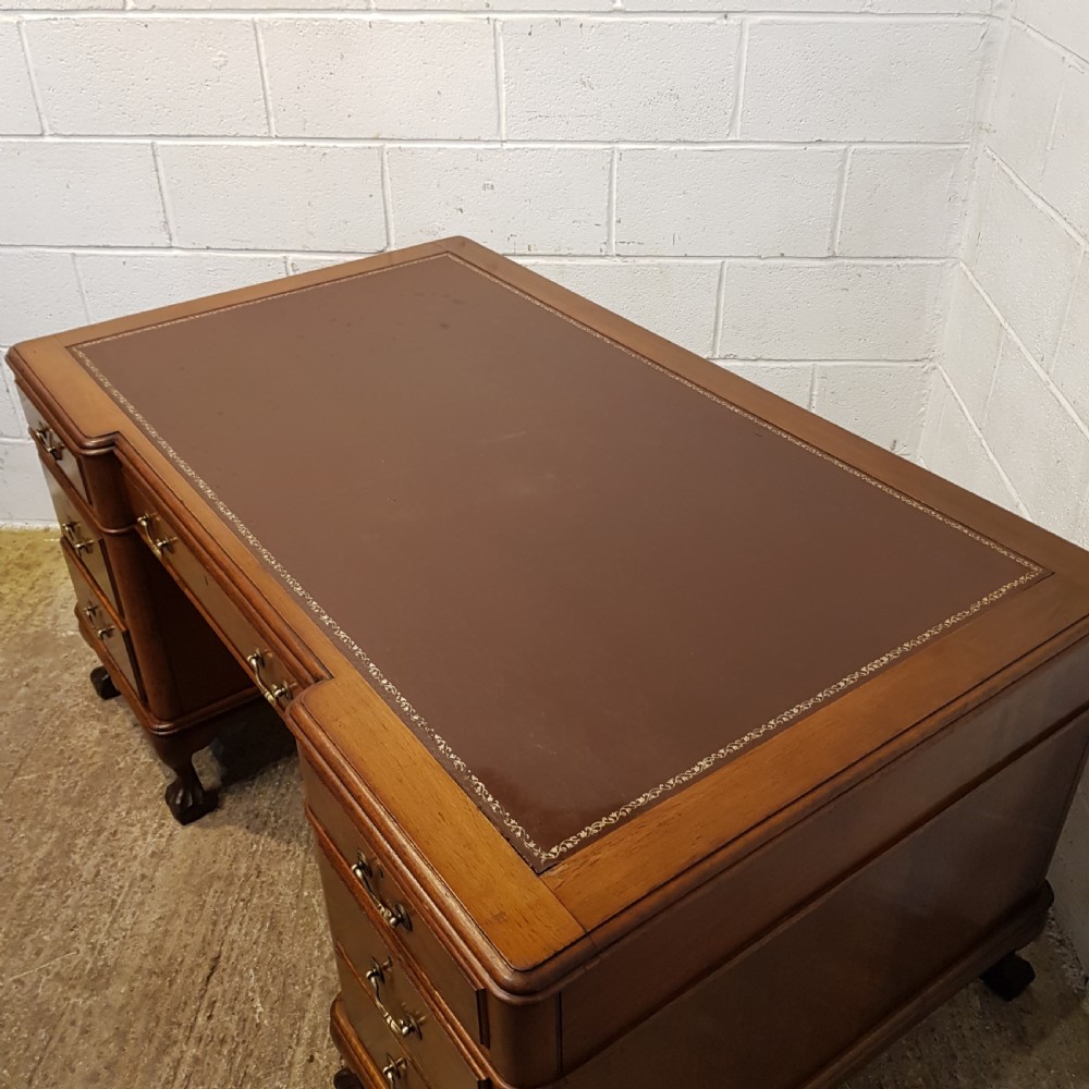 ANTIQUE LARGE MAHOGANY LEATHER TOP PEDESTAL DESK C1920 View VI