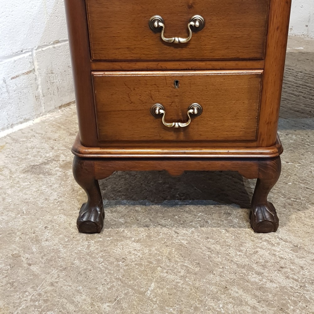 ANTIQUE LARGE MAHOGANY LEATHER TOP PEDESTAL DESK C1920 View IX