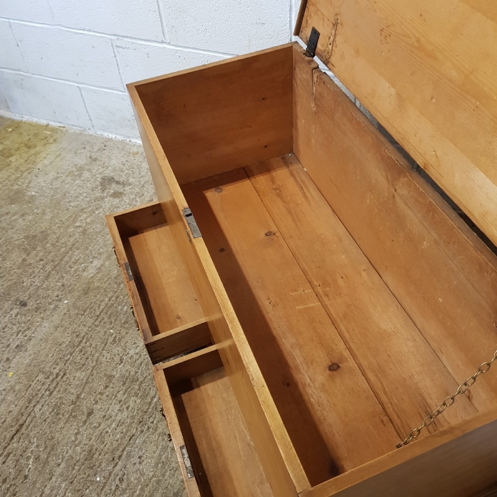 ANTIQUE LATE 18TH  CENTURY PINE BLANKET BOX MULE CHEST C1780 View II