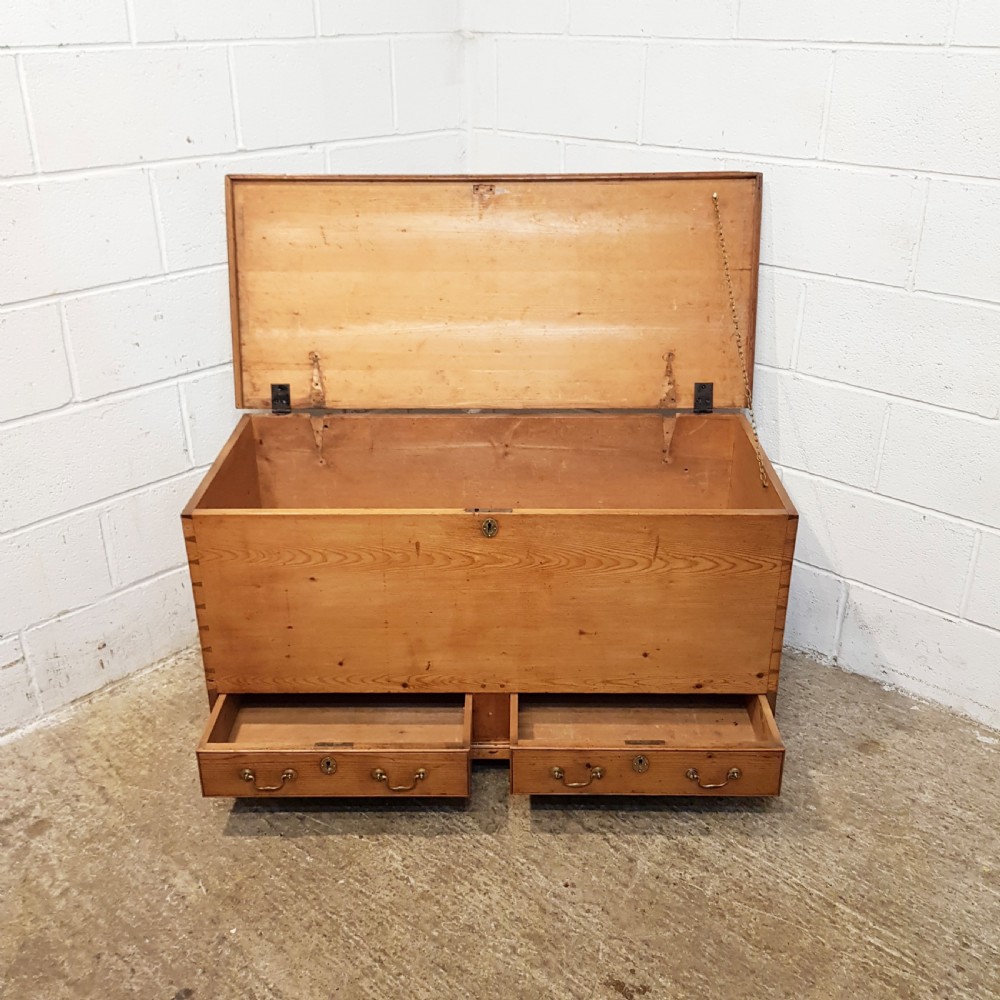 ANTIQUE LATE 18TH  CENTURY PINE BLANKET BOX MULE CHEST C1780 View III