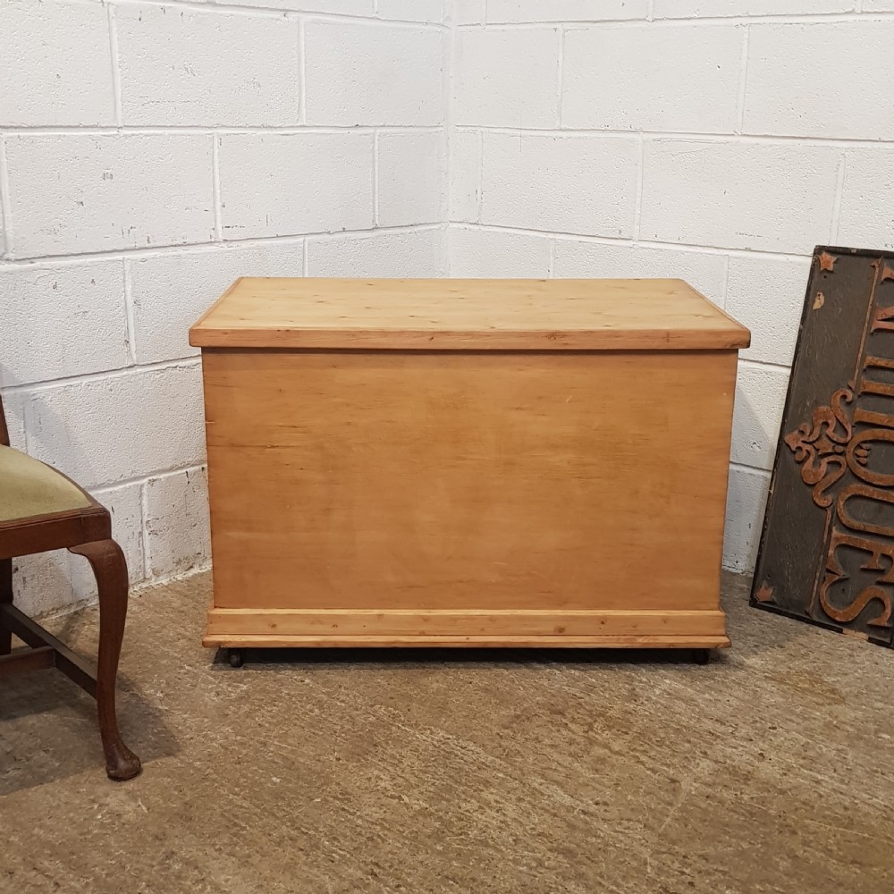 ANTIQUE  VICTORIAN PINE BLANKET BOX C1880