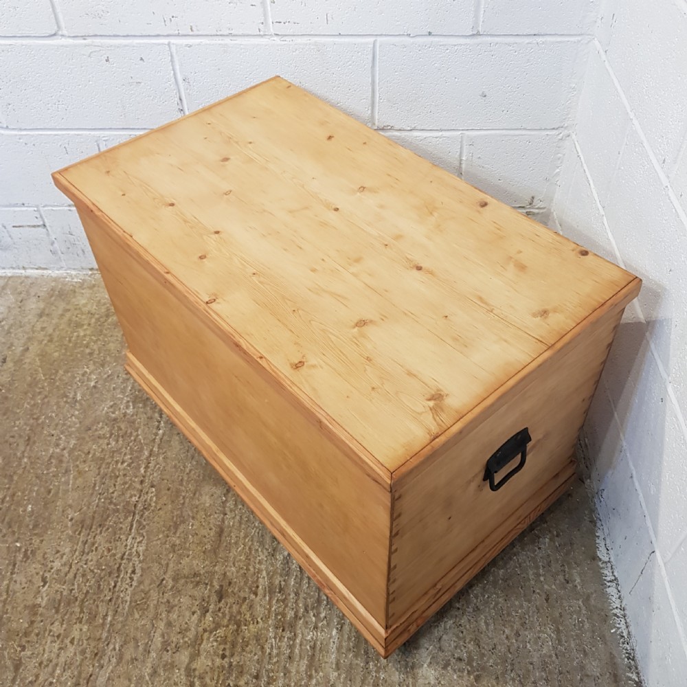 ANTIQUE  VICTORIAN PINE BLANKET BOX C1880 View IV
