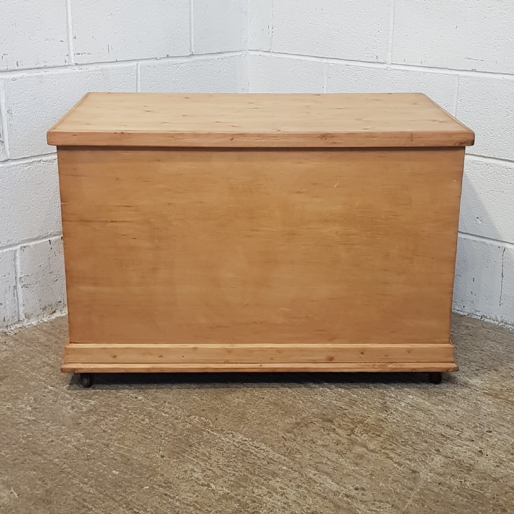 ANTIQUE  VICTORIAN PINE BLANKET BOX C1880 View V