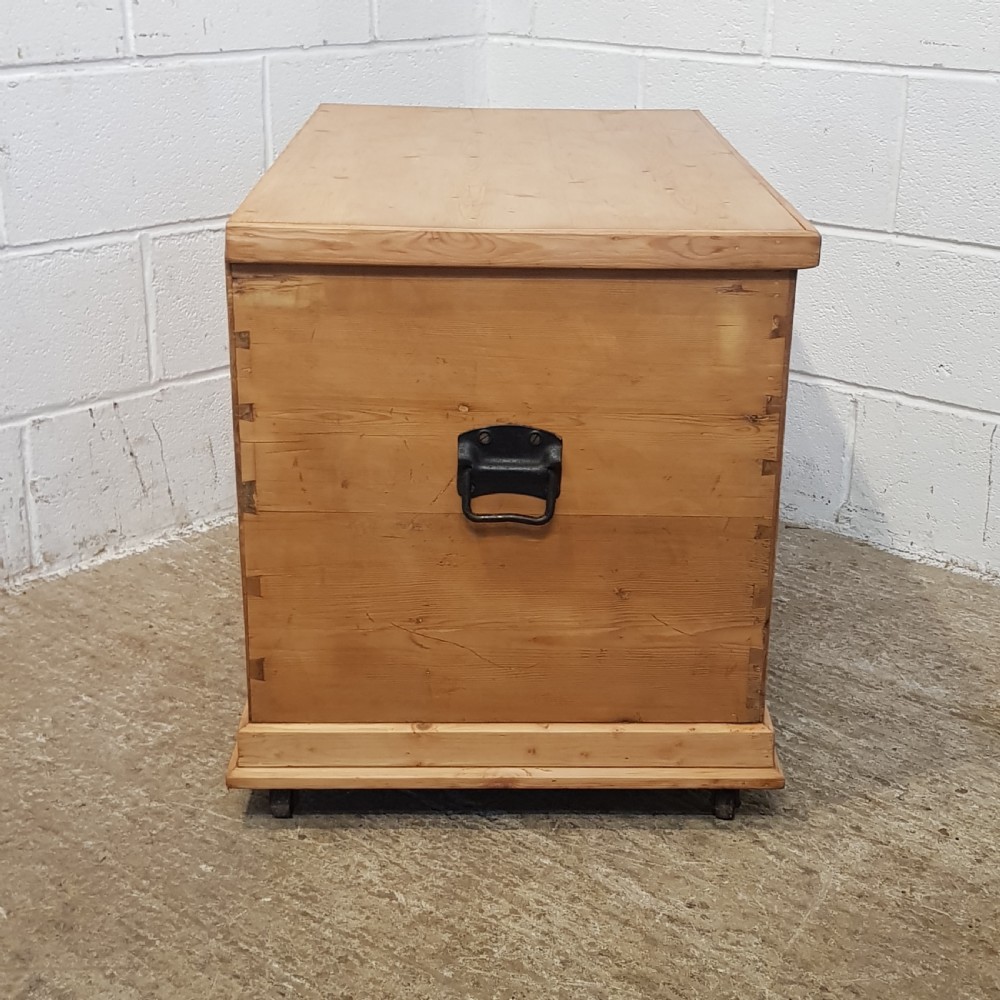 ANTIQUE  VICTORIAN PINE BLANKET BOX C1880 View VII