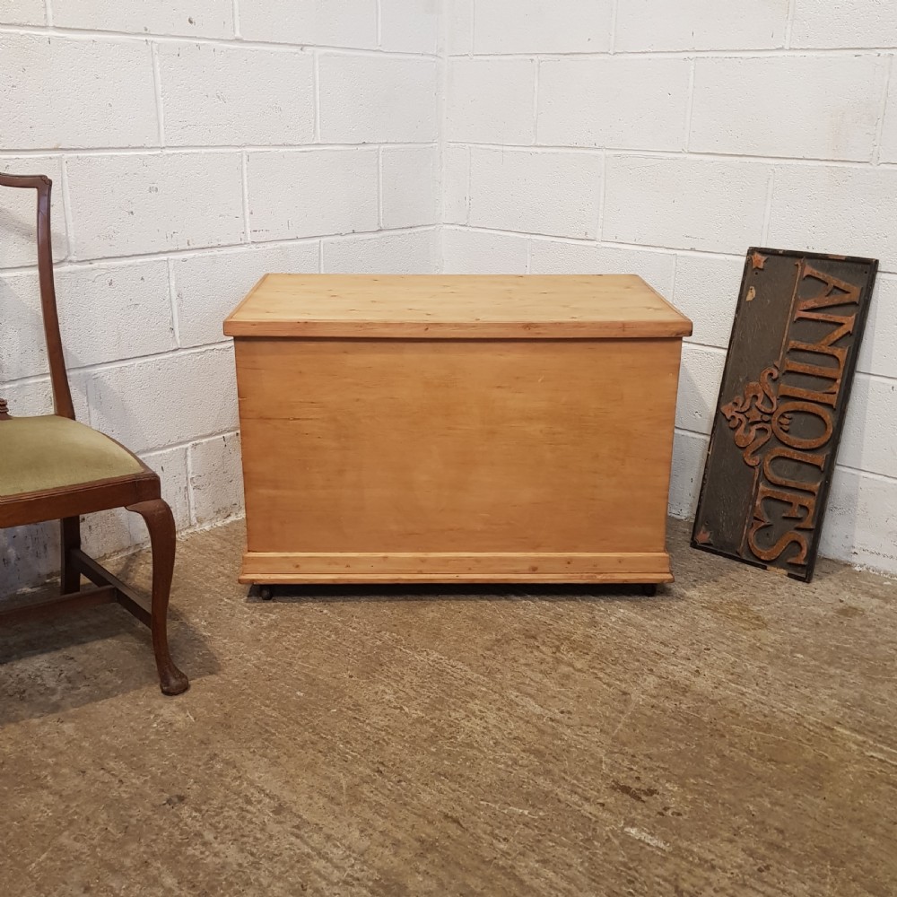 ANTIQUE  VICTORIAN PINE BLANKET BOX C1880 View IX