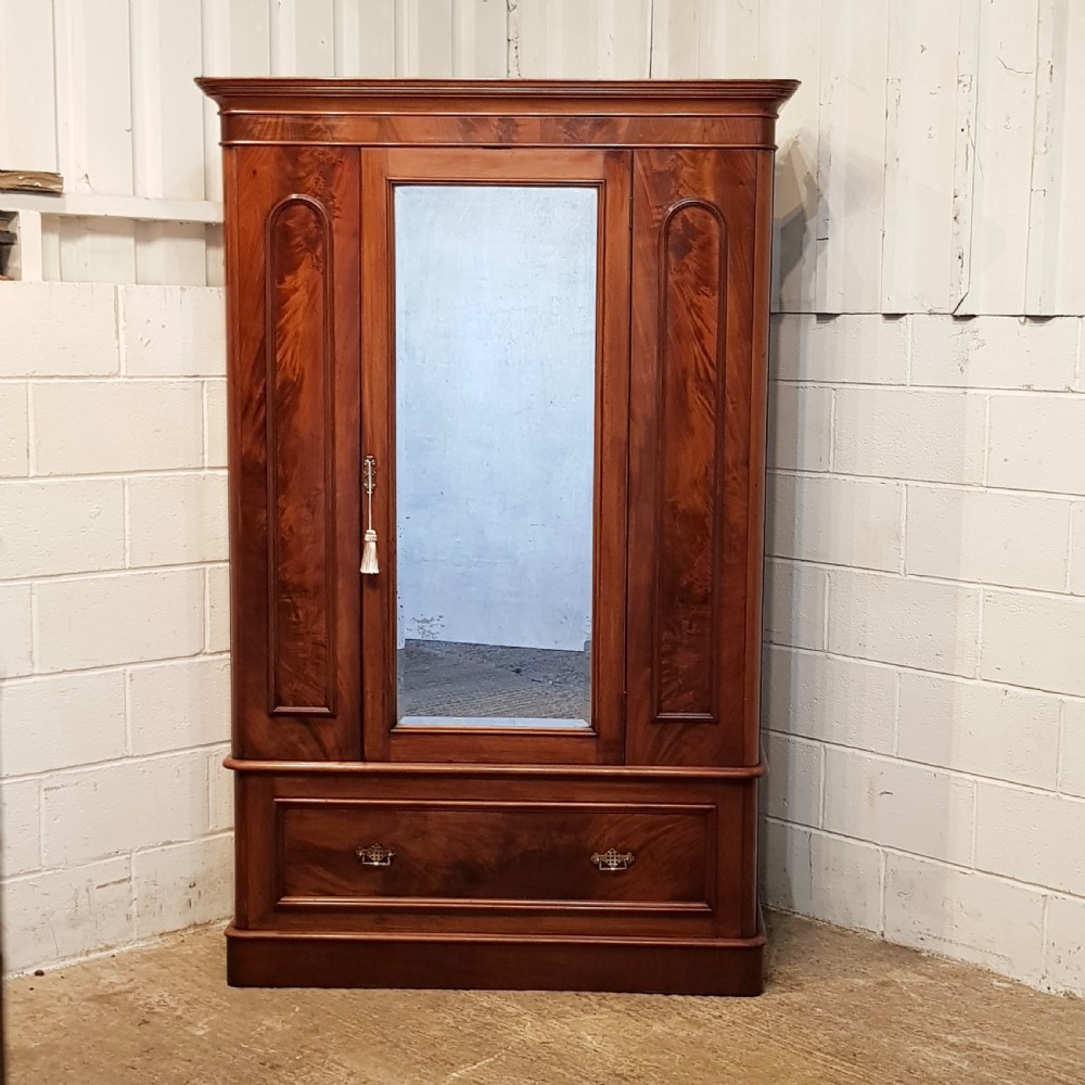 ANTIQUE VICTORIAN MAHOGANY SINGLE WARDROBE C1880
