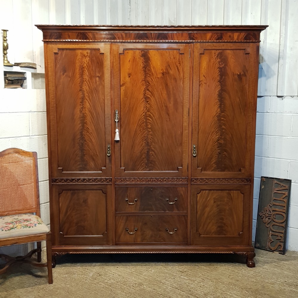 ANTIQUE EDWARDIAN CHIPPENDALE MAHOGANY TRIPLE WARDROBE C1900
