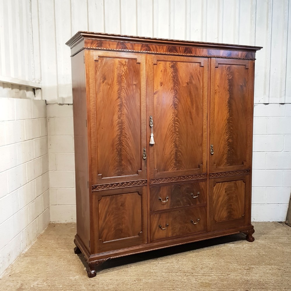ANTIQUE EDWARDIAN CHIPPENDALE MAHOGANY TRIPLE WARDROBE C1900 View VI