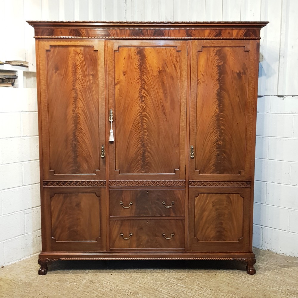 ANTIQUE EDWARDIAN CHIPPENDALE MAHOGANY TRIPLE WARDROBE C1900 View VIII