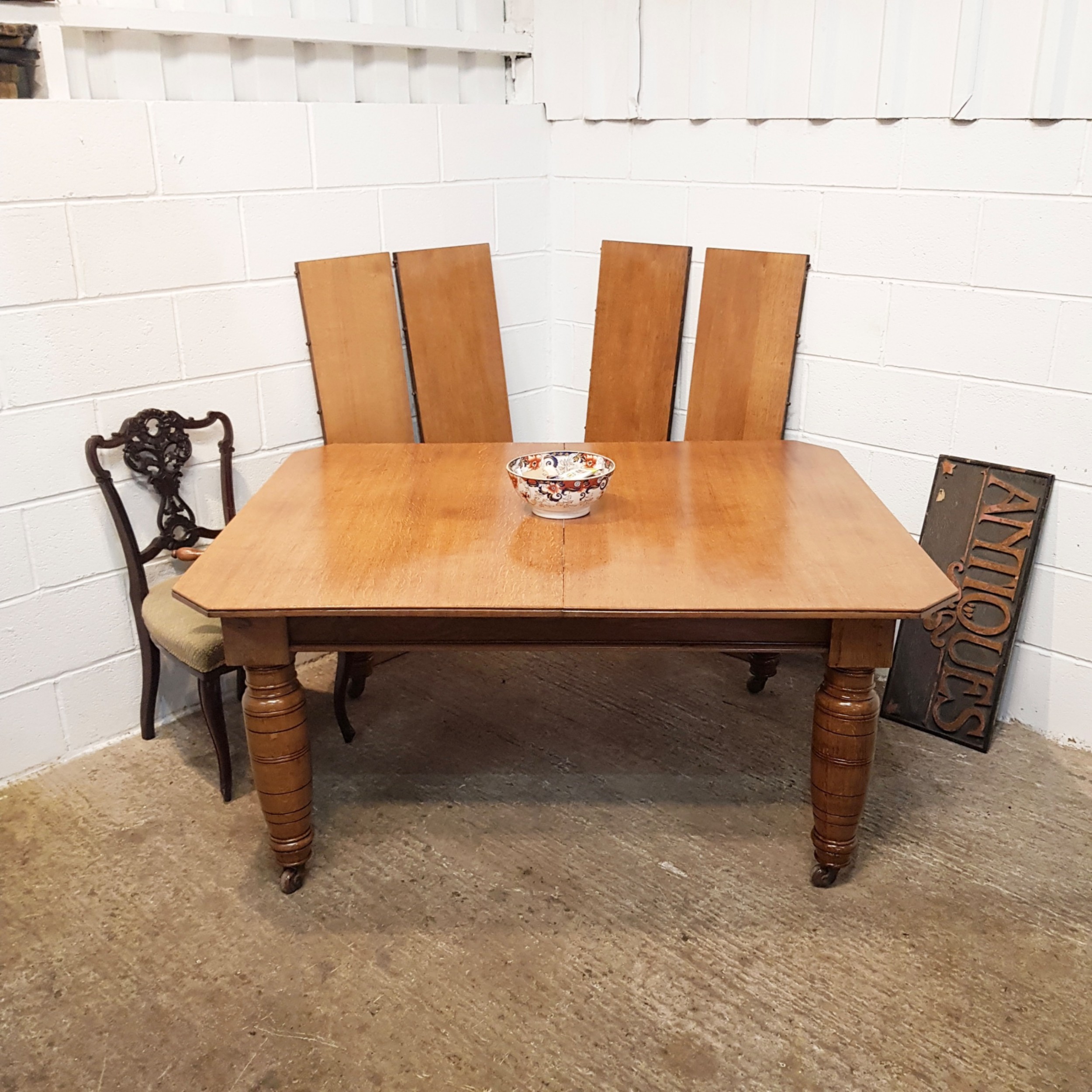 Extending oak dining table seats 2025 12