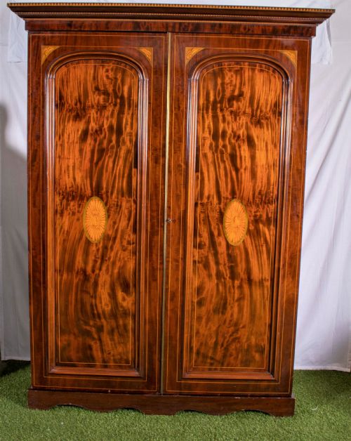 A Quality Victorian Mahogany Wardrobe.