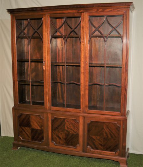Mahogany 3 Door Display Cabinet.