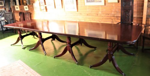 4 Pedestal Mahogany Dining Table.