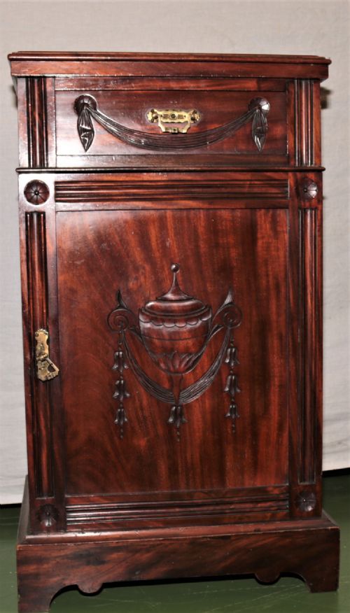 VICTORIAN DRESSING TABLE AND BEDSIDE CABINET - ADDITIONAL PHOTO 9