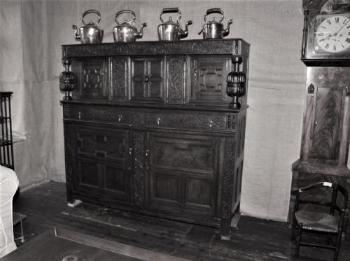 PERIOD OAK COURT CUPBOARD CIRCA 15801600 - ADDITIONAL PHOTO 1