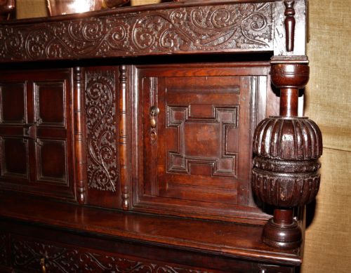 PERIOD OAK COURT CUPBOARD CIRCA 15801600 - ADDITIONAL PHOTO 2