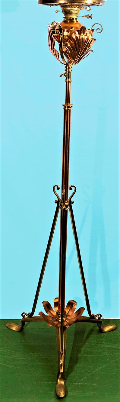 Arts and Crafts Lamp Stand.
