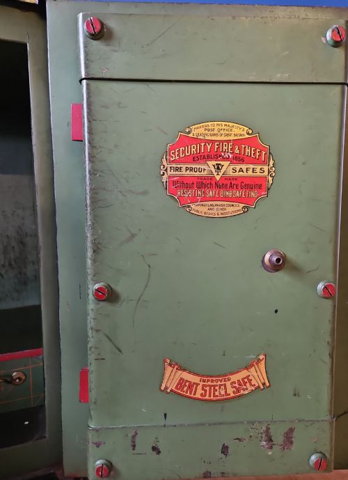 SAFE VICTORIAN IRON - ADDITIONAL PHOTO 1