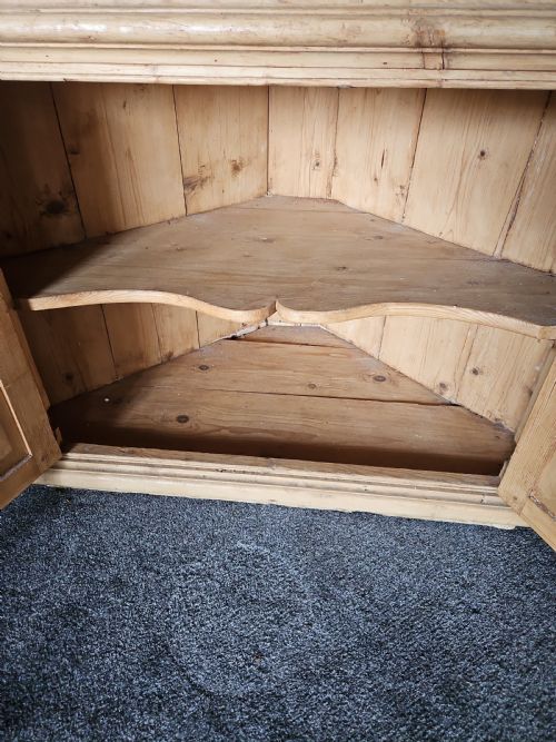 VICTORIAN RUSTIC PINE CORNER CABINET - ADDITIONAL PHOTO 4