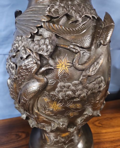 VERY LARGE PAIR JAPANESE BRONZE VASES - ADDITIONAL PHOTO 3