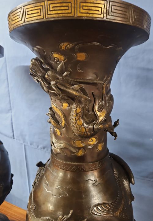 VERY LARGE PAIR JAPANESE BRONZE VASES - ADDITIONAL PHOTO 12