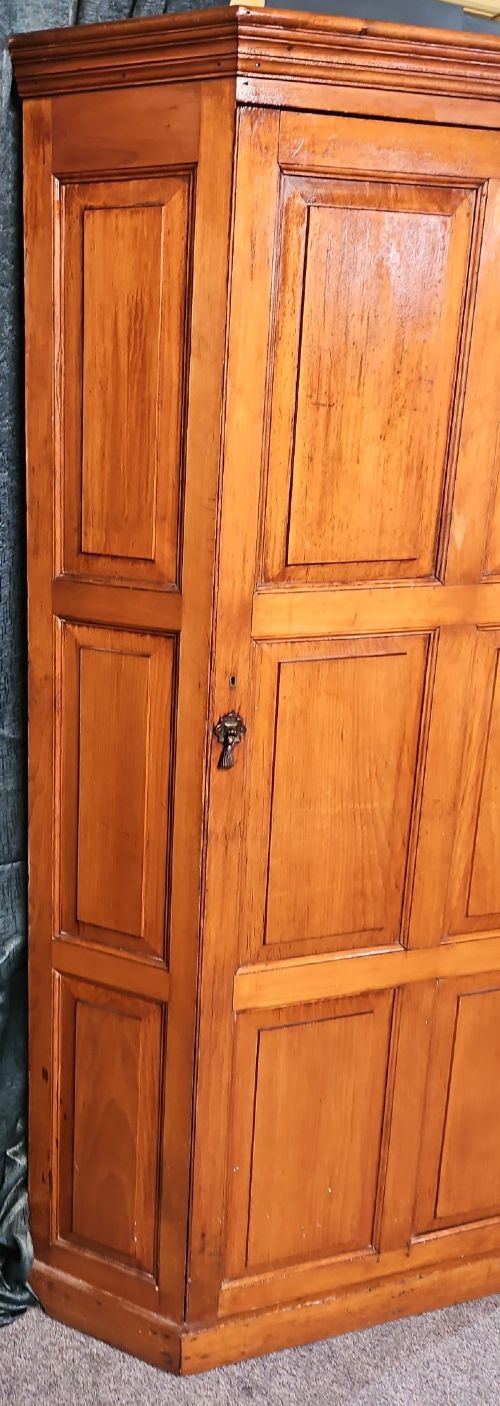 LARGE VICTORIAN PINE CORNER WARDROBE - ADDITIONAL PHOTO 3