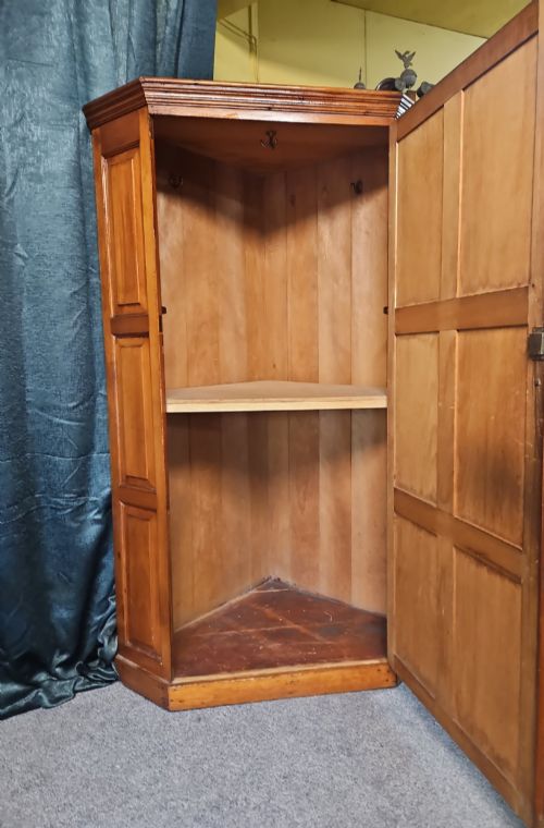LARGE VICTORIAN PINE CORNER WARDROBE - ADDITIONAL PHOTO 6