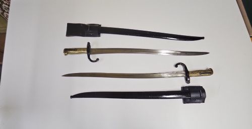 2 FRENCH BAYONETS - ADDITIONAL PHOTO 1