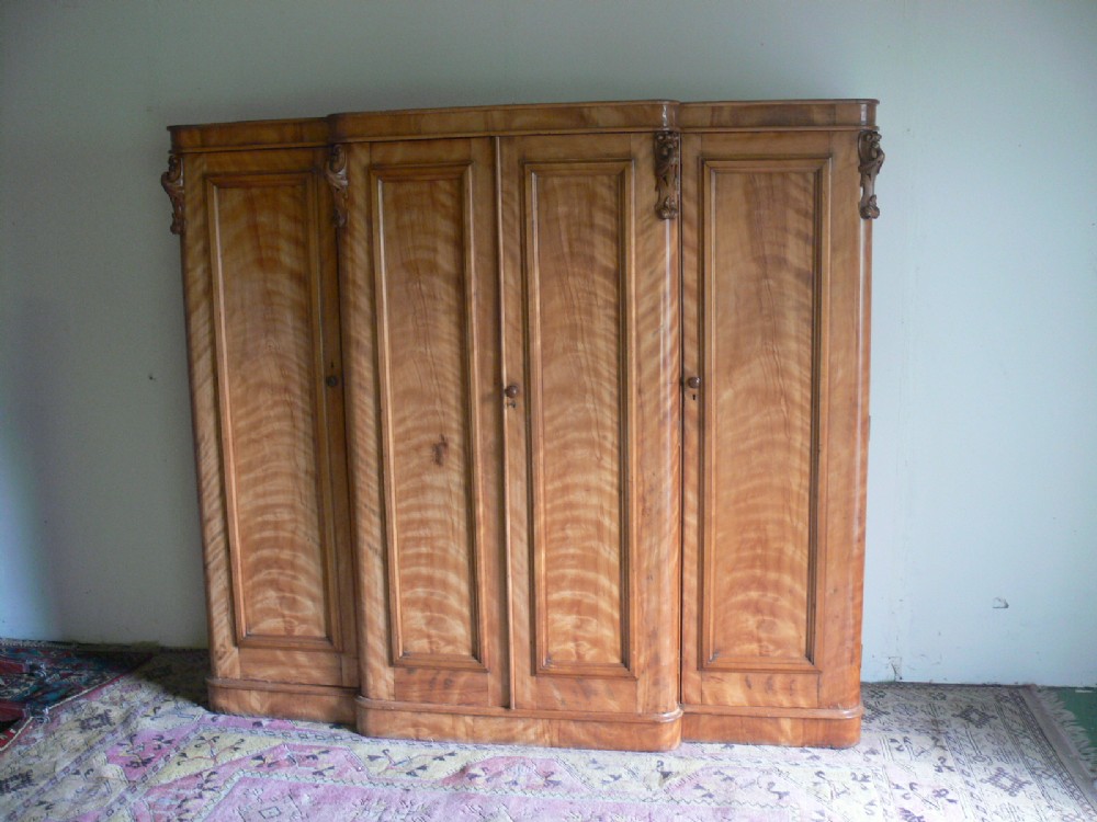 Gentlemans compactum wardrobe.