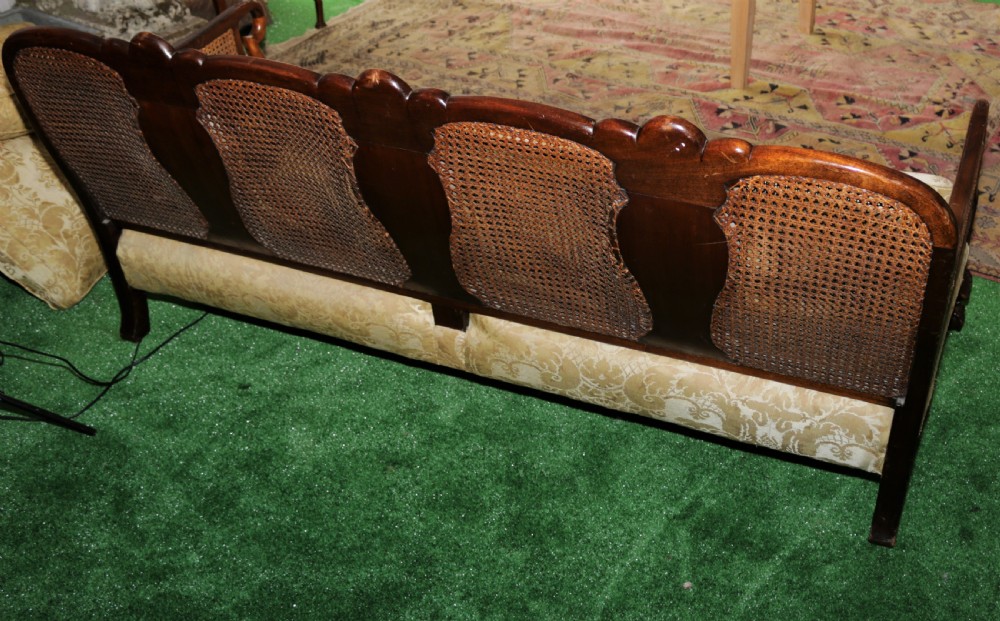 Bergere couch. View V