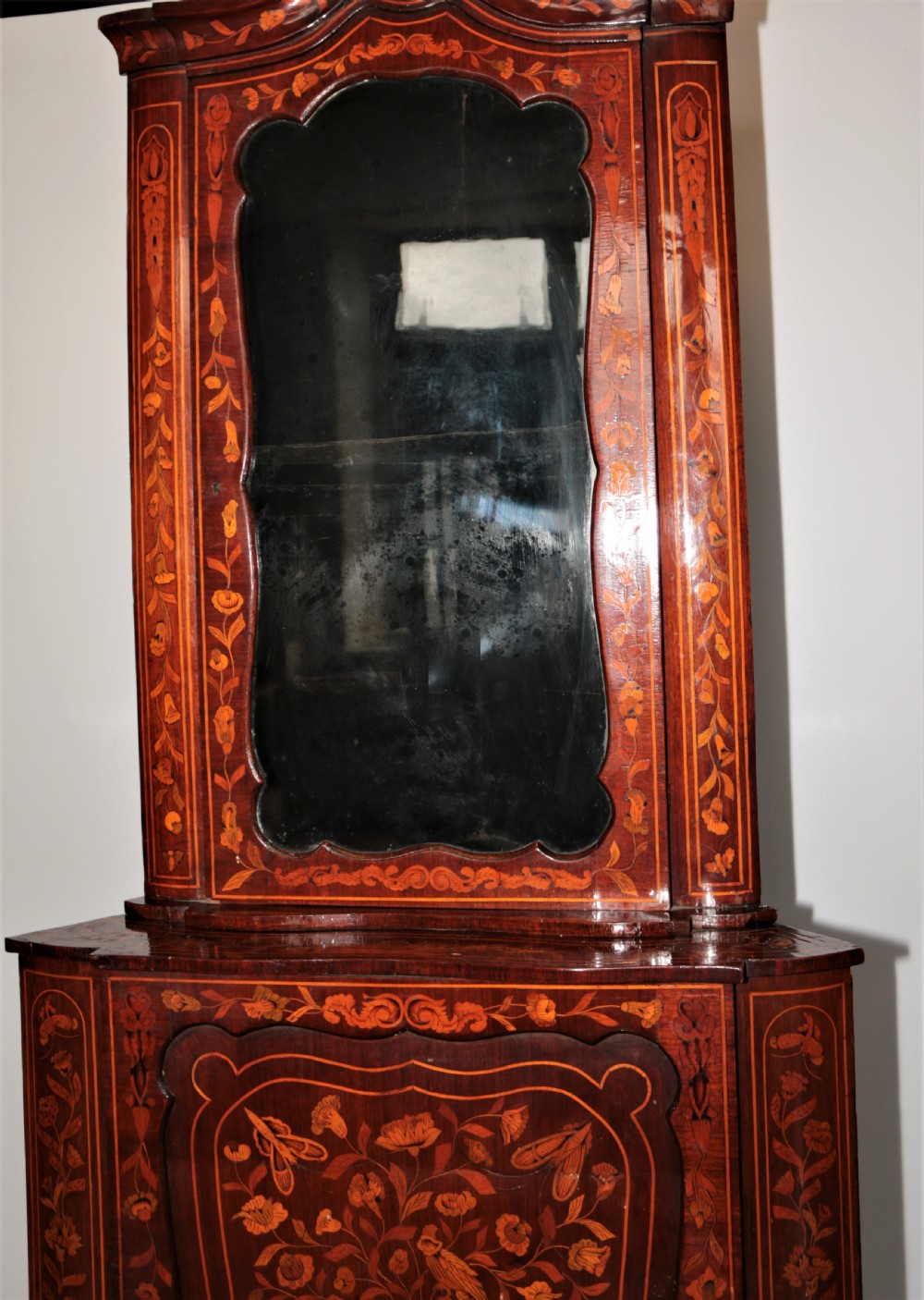 Dutch marqutery corner cabinet View VI