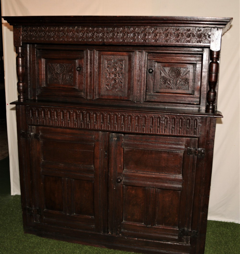 Period oak court cupbourd View III