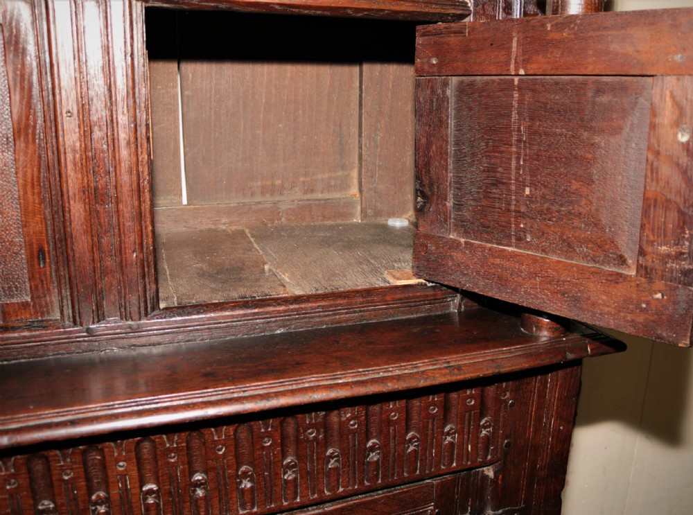 Period oak court cupbourd View IV