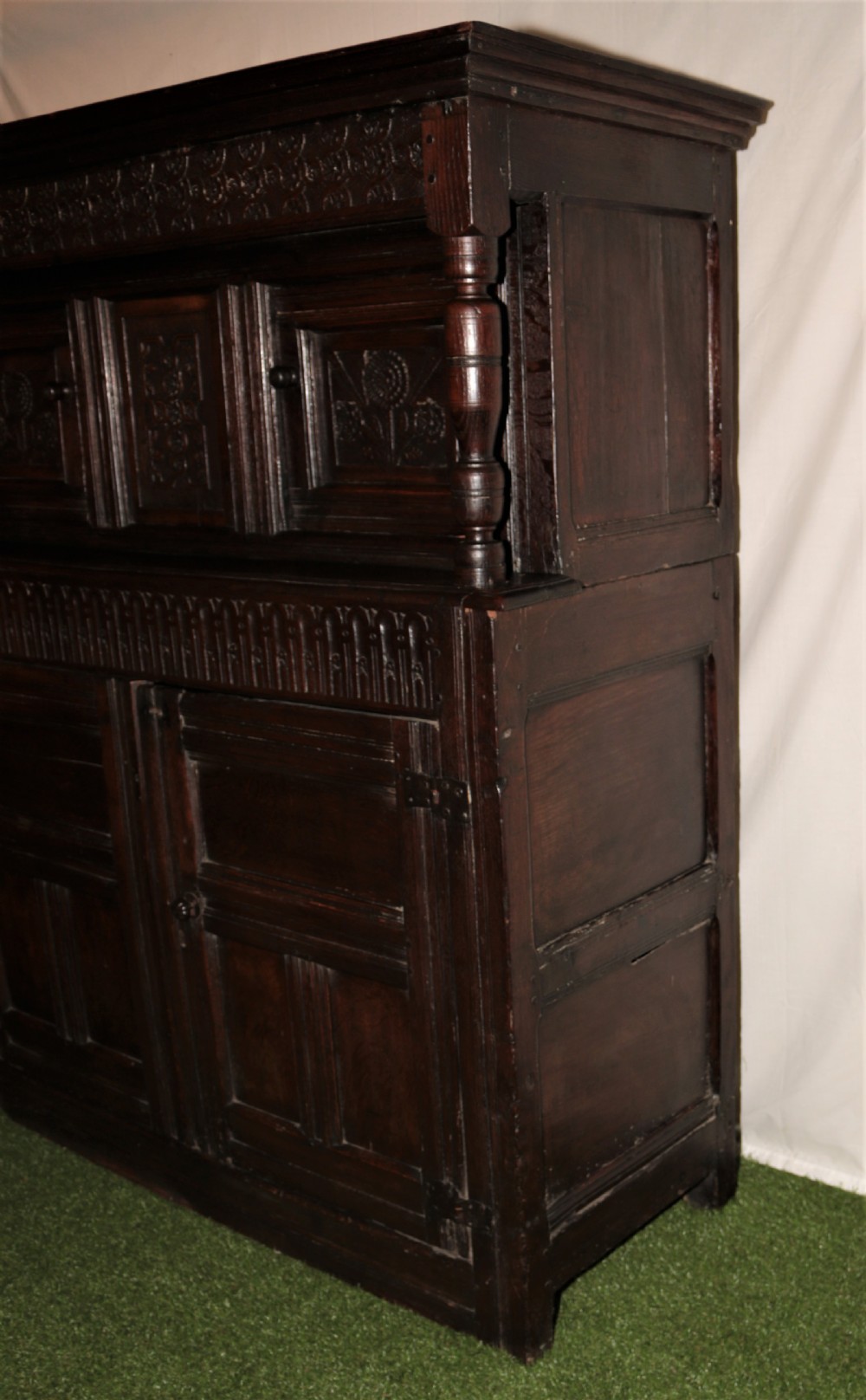Period oak court cupbourd View V