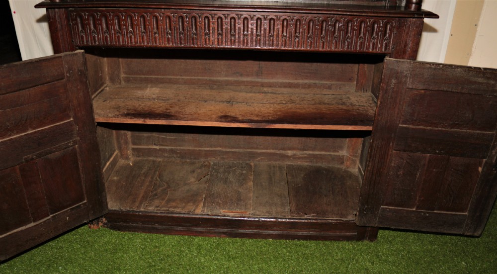 Period oak court cupbourd View VII