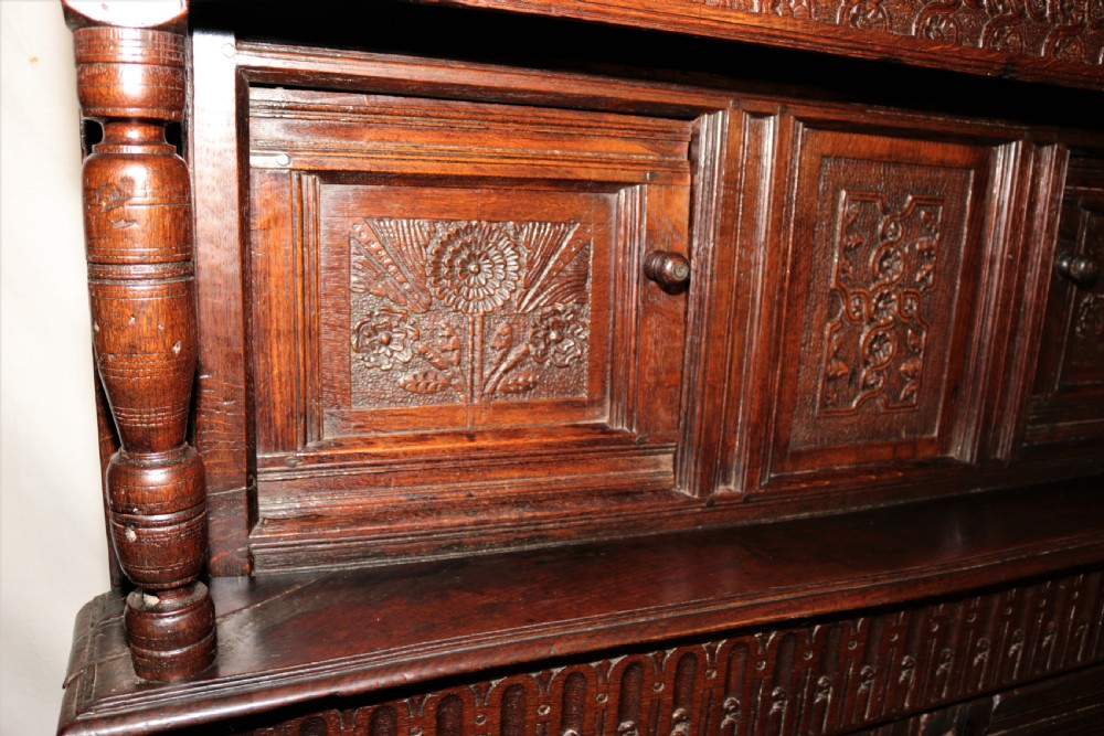 Period oak court cupbourd View IX