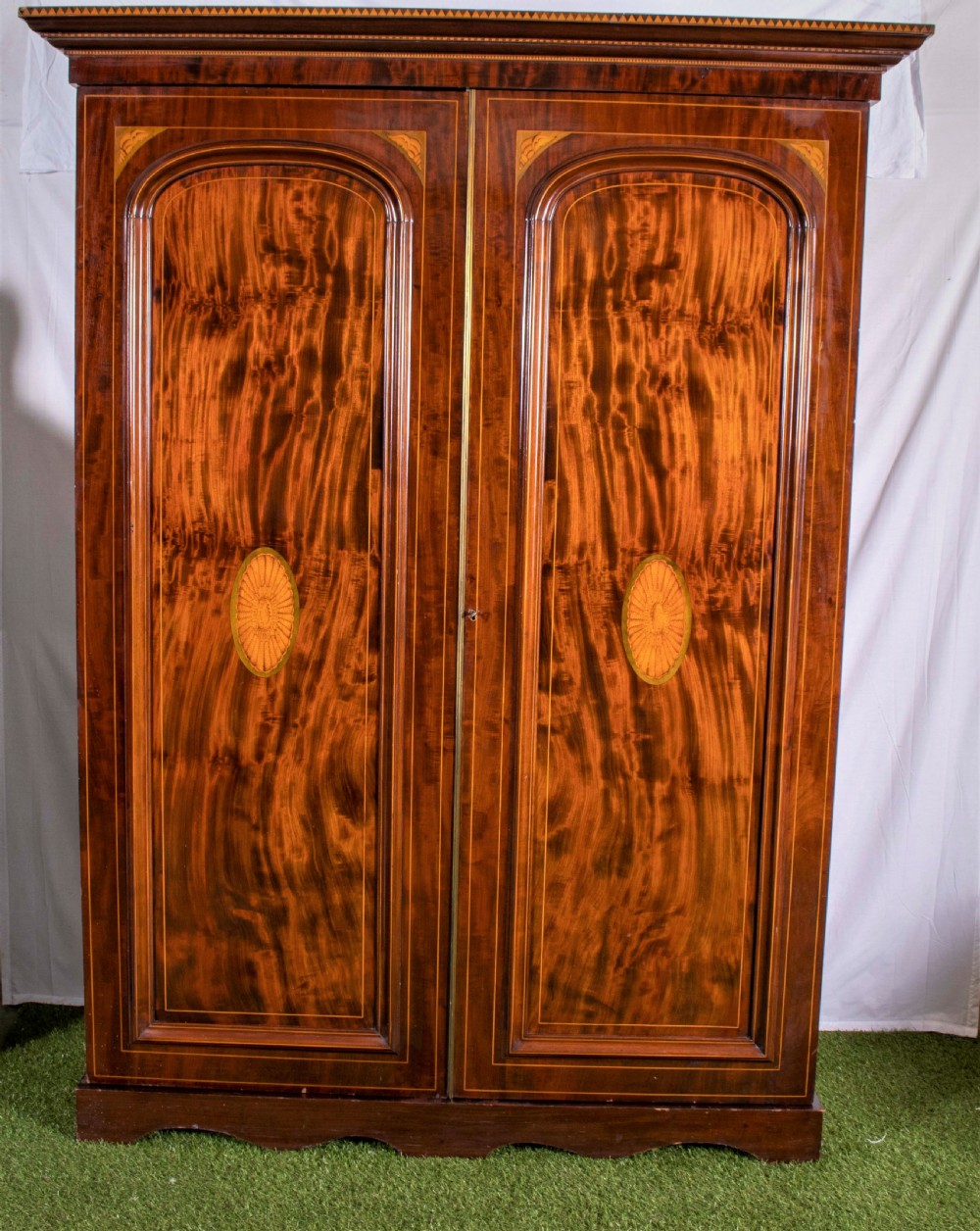 A quality Victorian mahogany wardrobe.